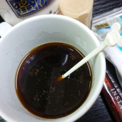 (☆▽☆) ちょっと濃くしたので苦みきいてます。コーヒーにシナモンも慣れて「あ、これこれ♪」という感じでたちまち熱帯の街角カフェ気分よ。ごちそう様！